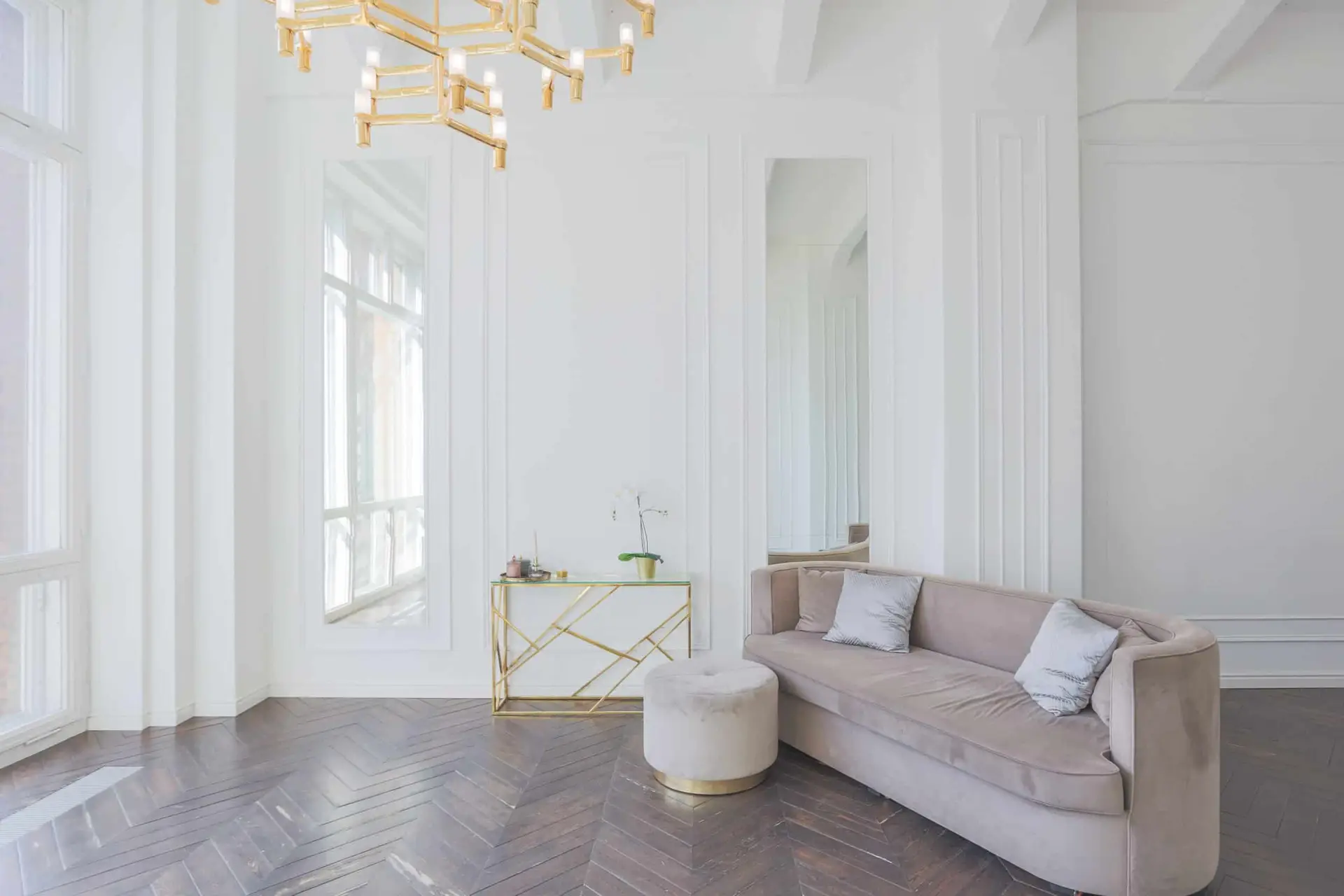 psychiatrist couch treating common mental health issues