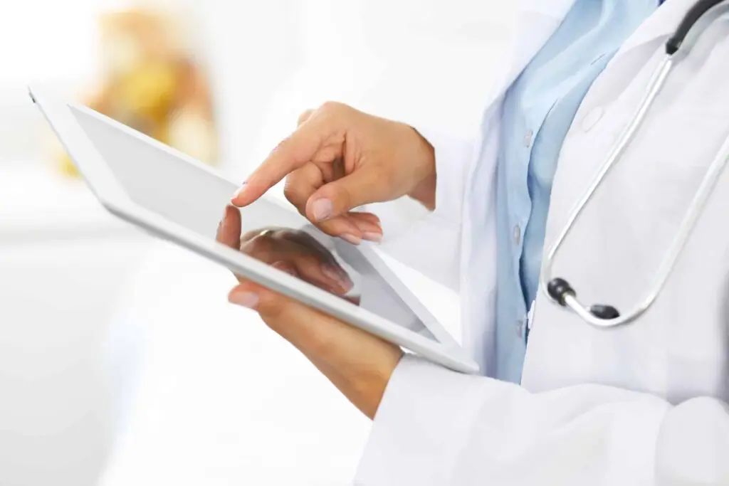Psychiatrist,Woman,Doctor,Using,Tablet,Computer,While,Standing,Straight,In,Hospital