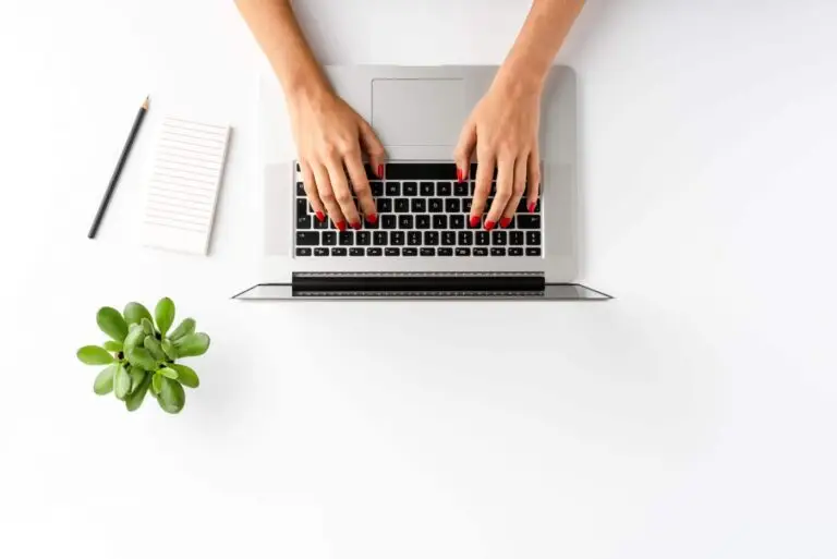 Woman hands on a laptop
